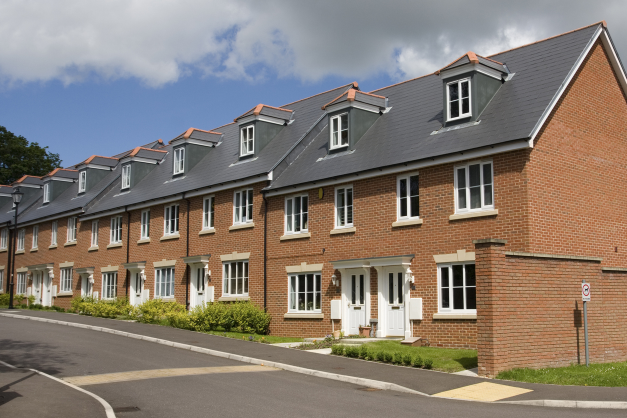A row of terraced houses in England with no driveway.